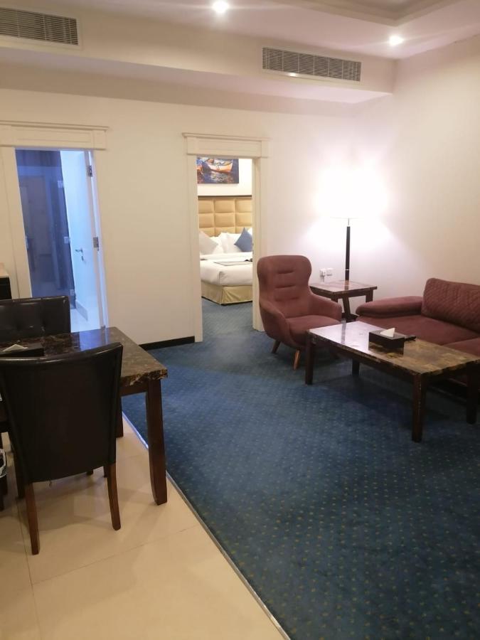 Olian Hotel Riaad Buitenkant foto